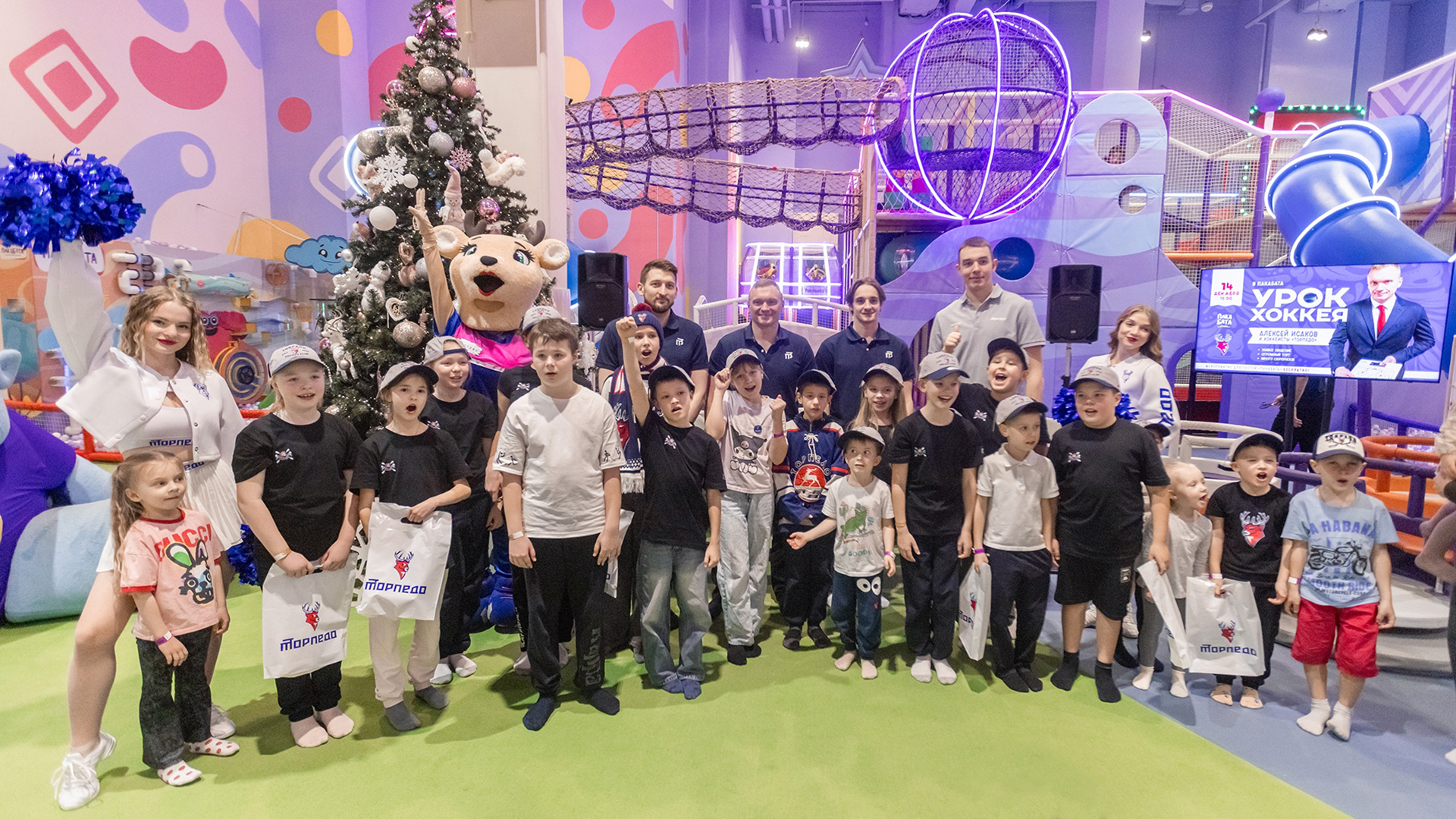 Урок хоккея от «Торпедо» в Пакабате